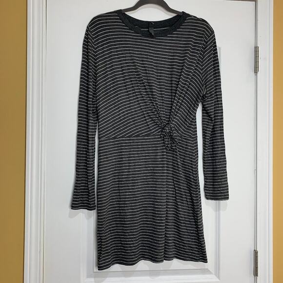 Francesca's Gray and White Striped Long Sleeve Mini Dress Size Medium - Picture 1 of 4